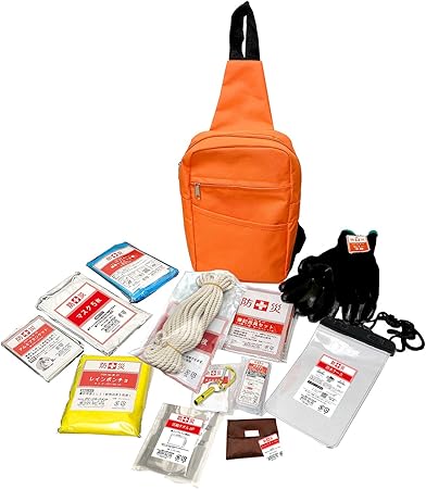 山善(YAMAZEN) 防災グッズ 防災バッグ 13点セット 【防災士監修】 (ボディバッグ) マスク スマホ充電器 ホイッスル 簡易トイレ 非常用持ち出し袋 オレンジ YBD-13